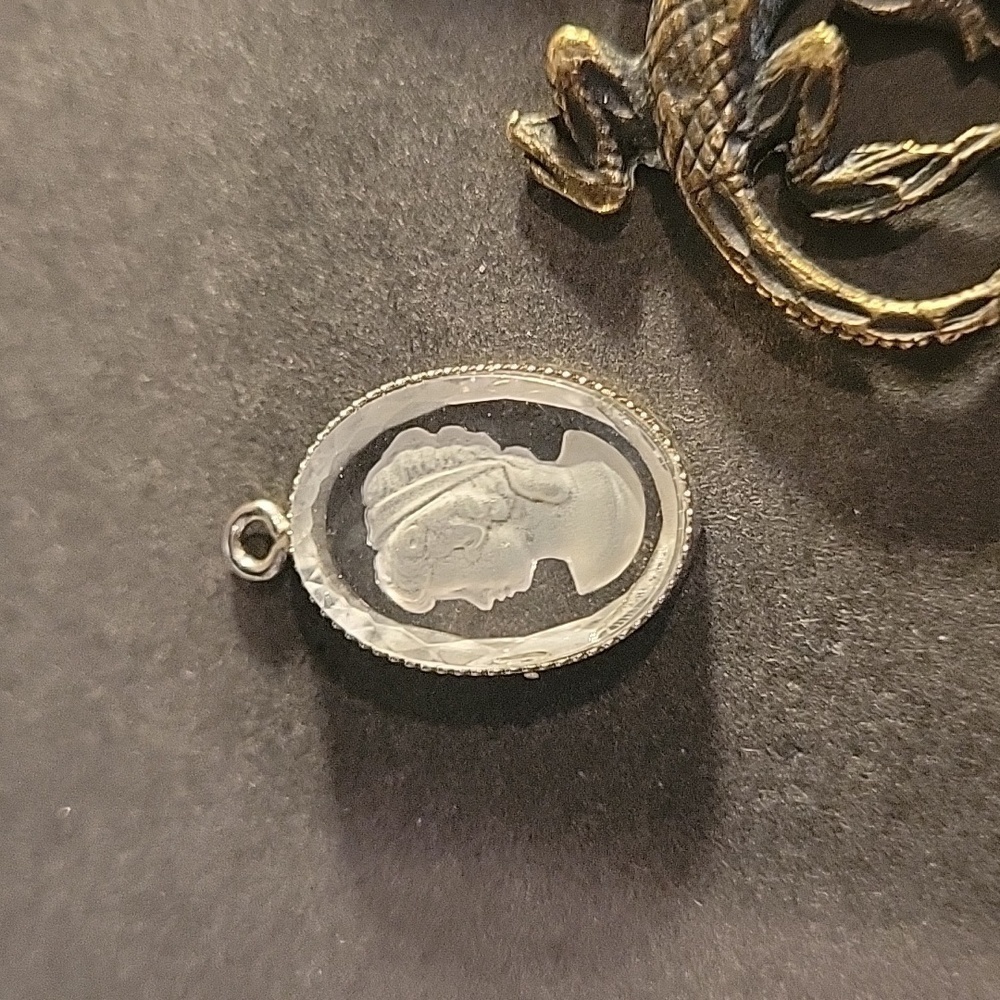 Pendants - Picture 4 of 8